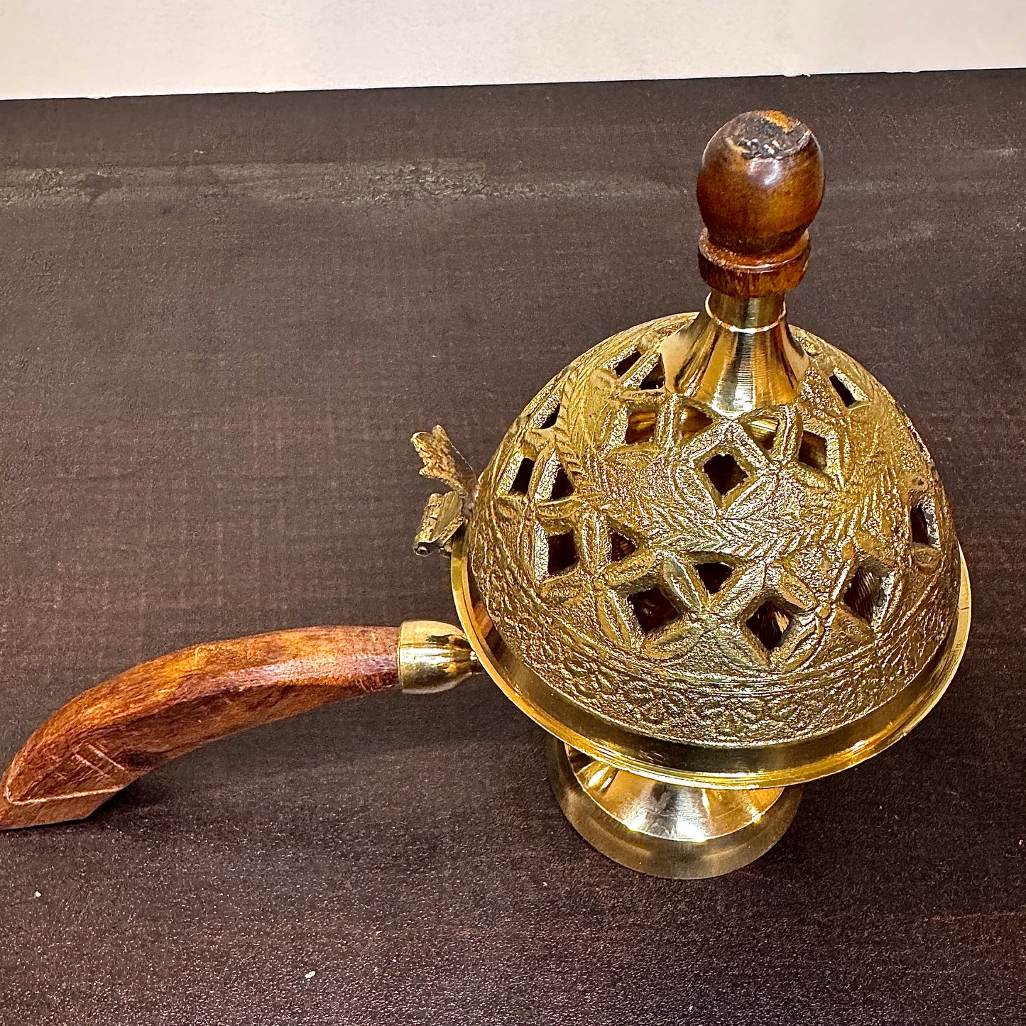 🪔 Premium Brass Dhoop Daani with Wooden Handle – Made in India