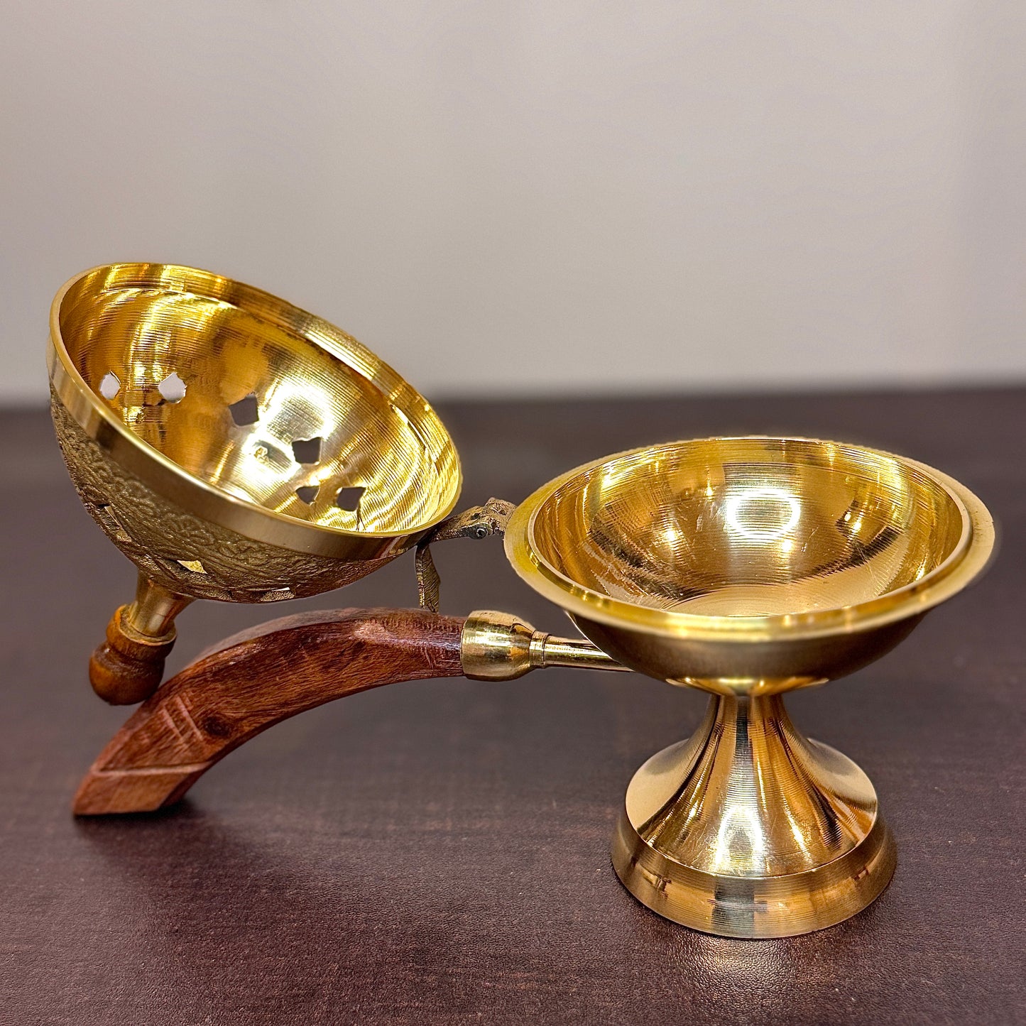 🪔 Premium Brass Dhoop Daani with Wooden Handle – Made in India