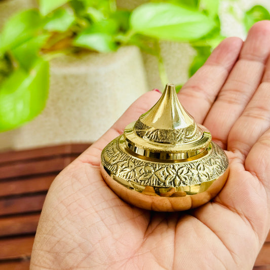✨ Handcrafted Brass Kumkum Dibbi – A Symbol of Tradition & Elegance